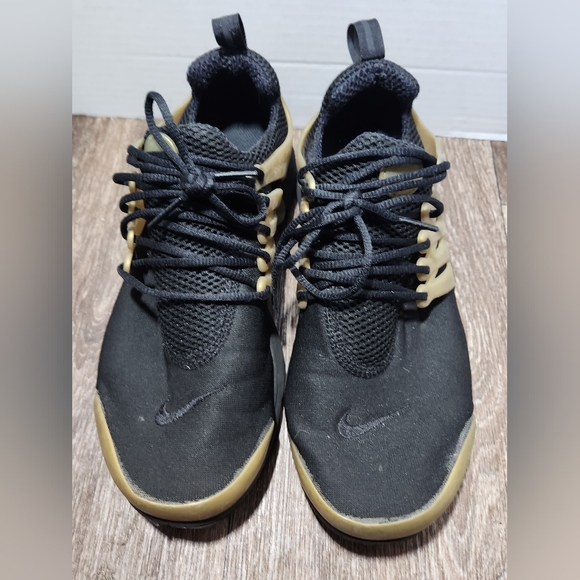 Nike Shoes - Nike Air Women's Size 9.5 Presto Black Metallic Gold Sneakers